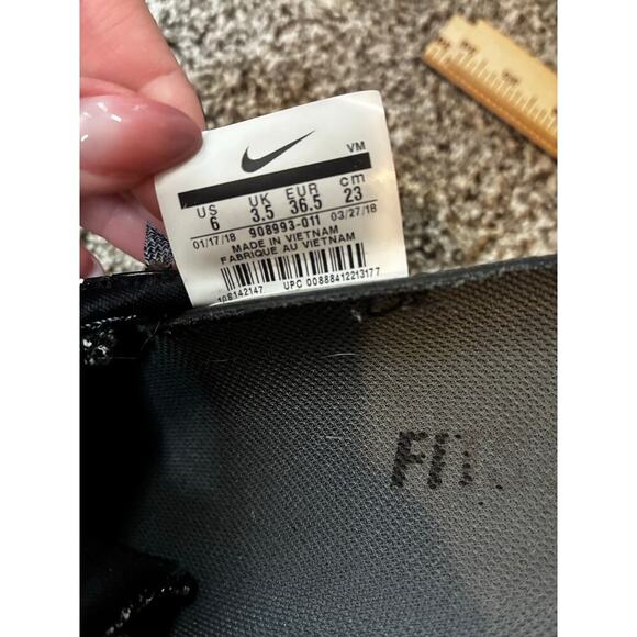 Nike Air Max Sequent 3 Women’s 6 Black White Running Shoes Sneakers Cushion - Picture 3 of 8